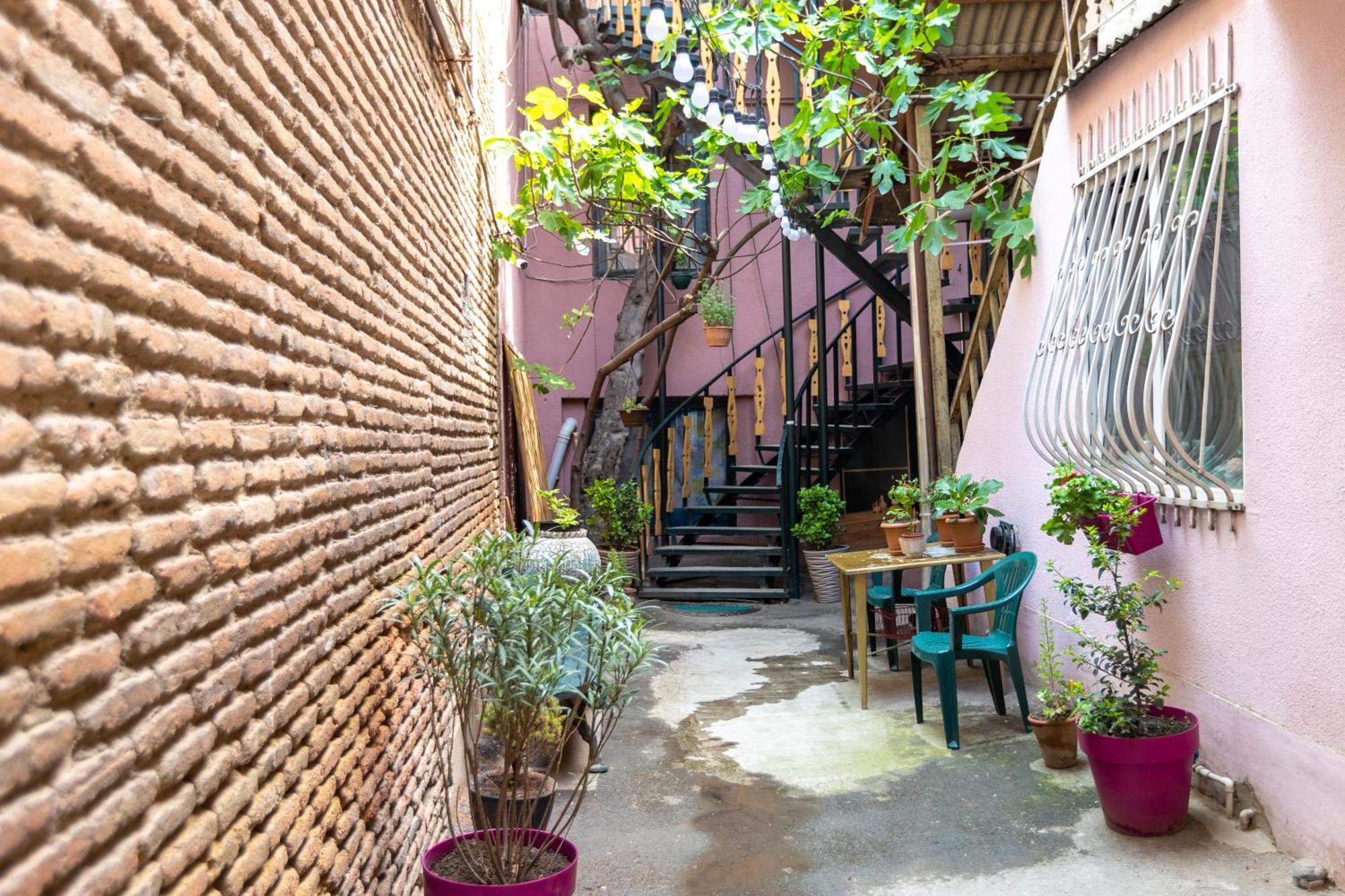 Home 12 Tbilisi Eksteriør billede